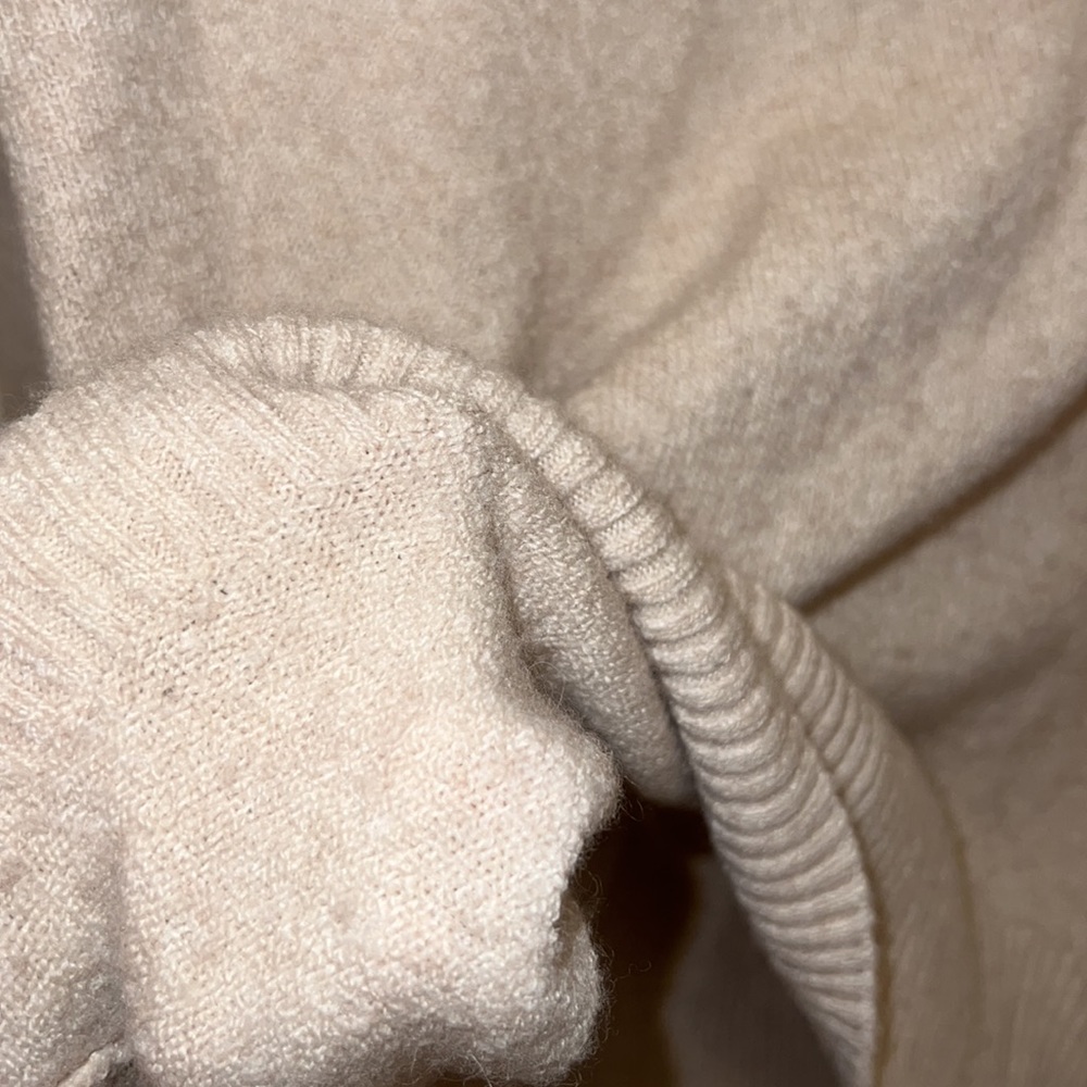 Super Soft, V Neck Sweater from Gap - Picture 4 of 4